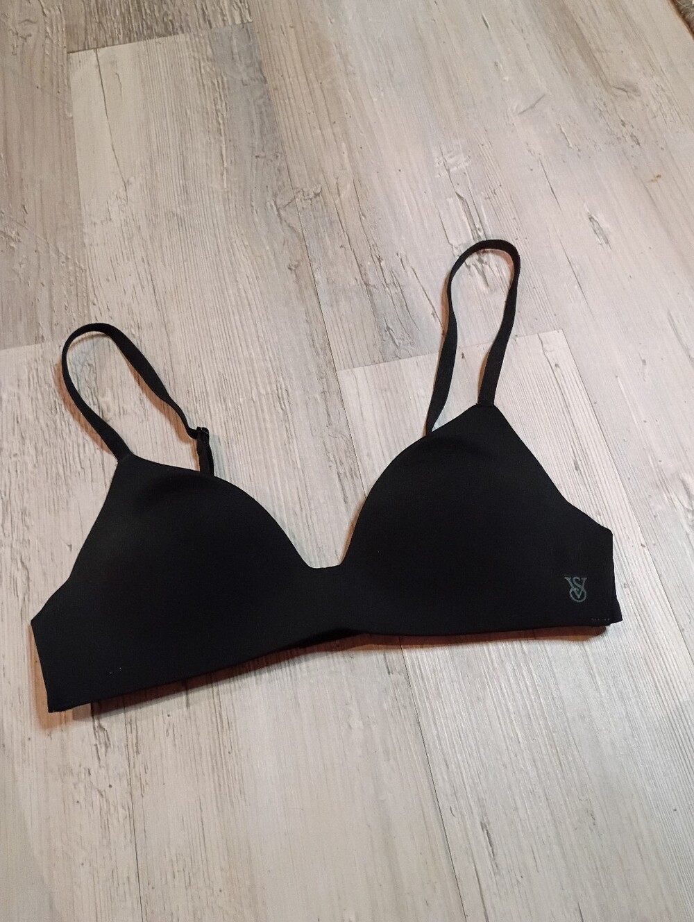 Victoria Secret - Picture 2 of 4